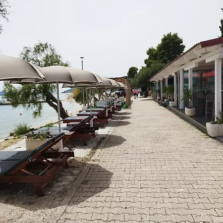 Apartment Domenico - 50 M From The Sea Seget Donji